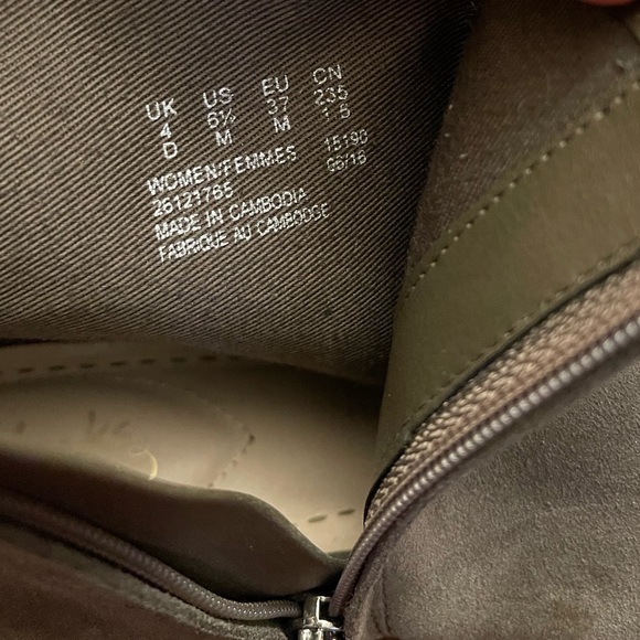 Women's Clarks Somerset Suede Ankle Boots Size 6.5M - Picture 8 of 10